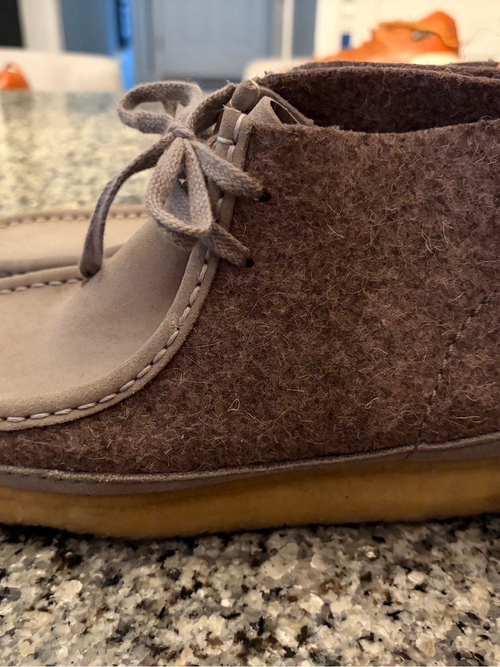 Clarks Men’s Chukka Boots in Beige and Brown - Picture 3 of 6